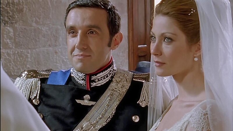 Capitano Flavio Anceschi (Flavio Insinna), Laura Respighi (Milena Miconi)  Verwendung nur in Verbindung mit der Programmkommunikation. Jede andere Nutzung ist untersagt.; Capitano Flavio Anceschi (Flavio Insinna), Laura Respighi (Milena Miconi)  Verwendung nur in Verbindung mit der Programmkommunikation. Jede andere Nutzung ist untersagt. – Bild: Bibel TV