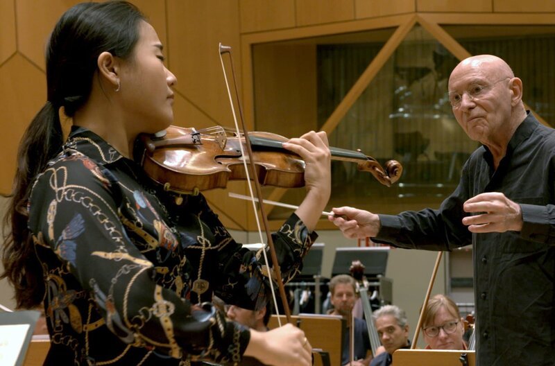 Ji Young Lim, Gewinnerin des ersten Preises beim Königin-Elisabeth-Wettbewerb 2015 in Brüssel, mit dem Pianisten und Dirigenten Christoph Eschenbach – Bild: Media Res Ji Young Lim, Gewinnerin des ersten Preises beim Königin-Elisabeth-Wettbewerb 2015 in Brüssel, mit dem Pianisten und Dirigenten Christoph Eschenbach – Bild: Media Res