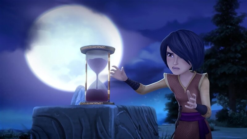 Morgan entdeckt die Sanduhr, die die Zeit umkehren kann. – Bild: SWR/​Blue Spirit Productions/​Canal+ Thématiques