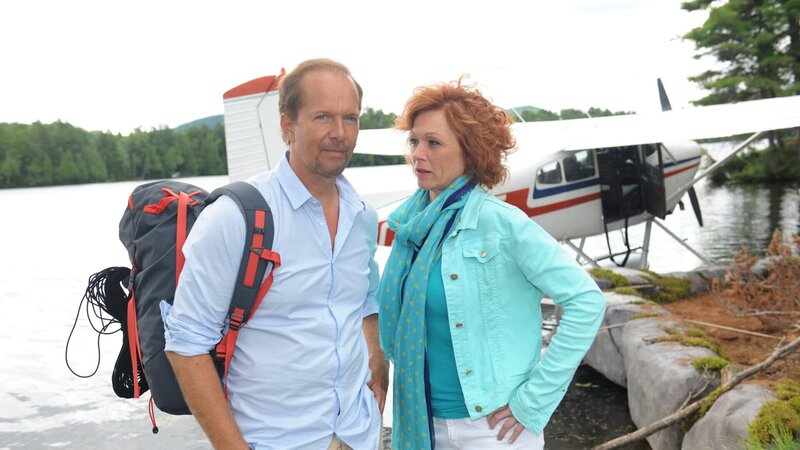 Simone (Heike Trinker) und Thomas (Jochen Horst) haben Zweifel an der Notlandung. Hat Martin hier seine Finger im Spiel? – Bild: ZDF