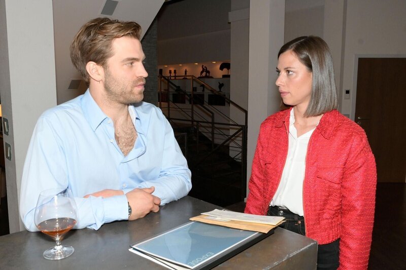 Julians (Onno Buß) und Matilda (Anna-Katharina Fecher) Geschwisterverhältnis bleibt belastet. – Bild: RTL /​ Rolf Baumgartner /​ Willst du mit mir gehen?