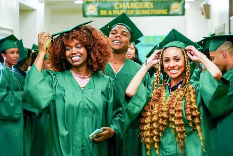 Spence Moore II (Chris), Chelsea Tavares (Patience). – Bild: ORF/​PRO7/​Warner/​The CW/​Troy Harvey