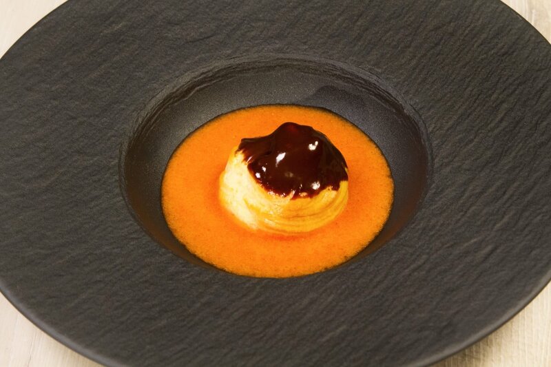 Richard Rauch: „Brandteigkrapferl, Vanillecreme, Erdbeeren“. – Bild: ORF/​Interspot Film