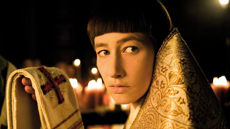 Johanna (Johanna Wokalek) wird zum Papst geweiht. – Bild: NDR/​Mathias Bothor