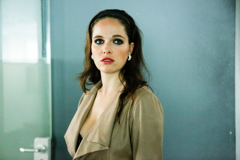 Verena Altenberger (Chantal). – Bild: ORF/​Petro Domenigg