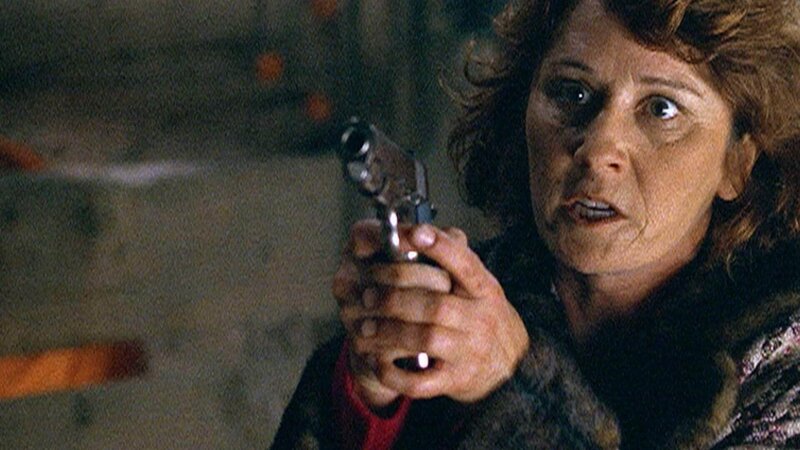 Pensionswirtin Frances (Annie Corley) hegt ein grausames Geheimnis. – Bild: RTL /​ NBC Universal