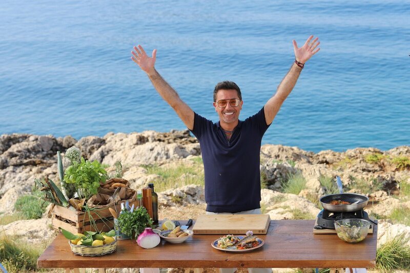 Gino D’Acampo +++ Die Verwendung des sendungsbezogenen Materials ist nur mit dem Hinweis und Verlinkung auf RTL+ gestattet. +++ – Bild: RTL /​ Betty TV & All3Media International /​ Speerfischen in Salento