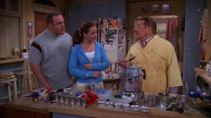 l-r: Doug Heffernan (Kevin James), Carrie Heffernan (Leah Remini), Arthur Spooner (Jerry Stiller) – Bild: TVNOW