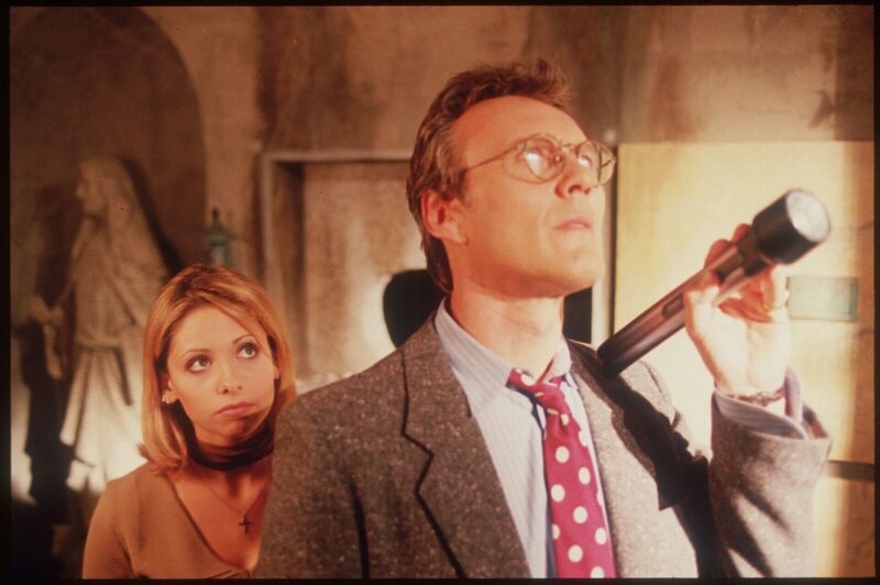 Buffy (Sarah Michelle Gellar), Rupert Giles (Anthony Stewart Head) – Bild: RTL