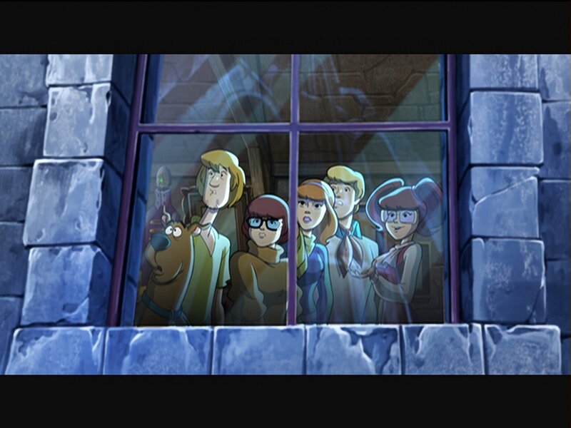 Madelyn zeigt Scooby-Doo, Shaggy, Velma, Daphne und Fred die Zauber-Akademie. Die Freunde müssen sich an die gruselige Umgebung erst noch gewöhnen. – Bild: Hanna-Barbera and Warner Bros. Entertainment Inc.