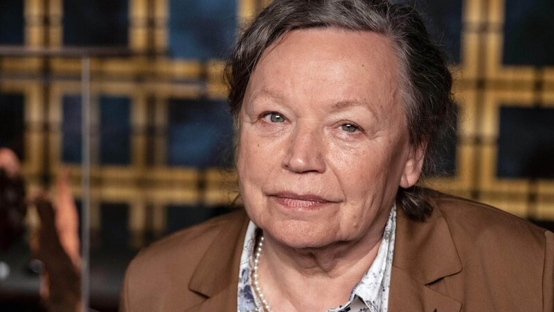 Pensionbesitzerin Ruth Meller (Ursula Werner) – Bild: RTL /​ Hardy Brackmann