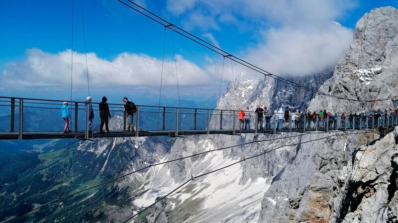 Die Alpen: Touristenmagnet und Kulturraum mit atemberaubender Landschaft. Rund 100 Millionen Menschen besuchen jährlich die Berge und Täler dieser Gebirgswelt. Woher kommt ihre Begeisterung? – Bild: phoenix/​ZDF