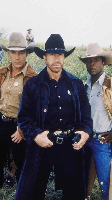 v.l.: Francis Gage (Judson Mills), Cordell Walker (Chuck Norris) und  James Trivette (Clarence Gilyard Jr.) – Bild: MG RTL D
