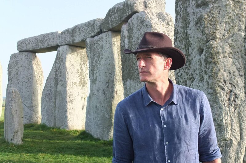Dan Snow in Stonehenge – Bild: THE HISTORY CHANNEL /​ History Hit