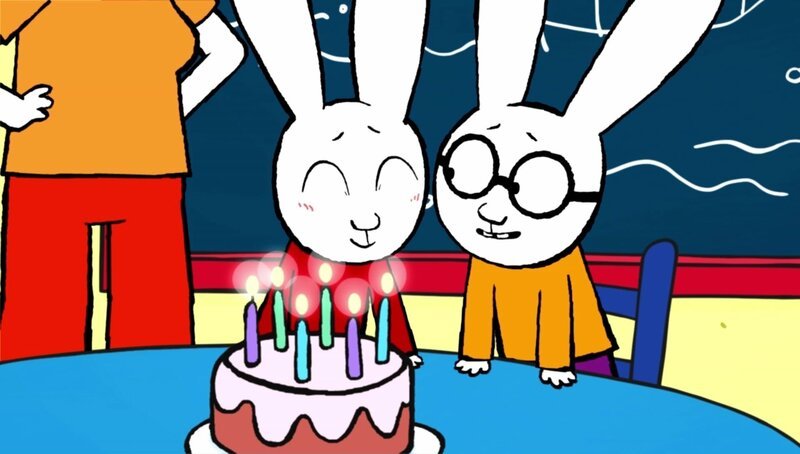 In der Klasse wird Ferdinand (r.) mit einer Torte zu seinem Geburtstag überrascht. Da sind die vorherigen Streitigkeiten mit Simon (l.) schnell wieder vergessen. – Bild: ZDF