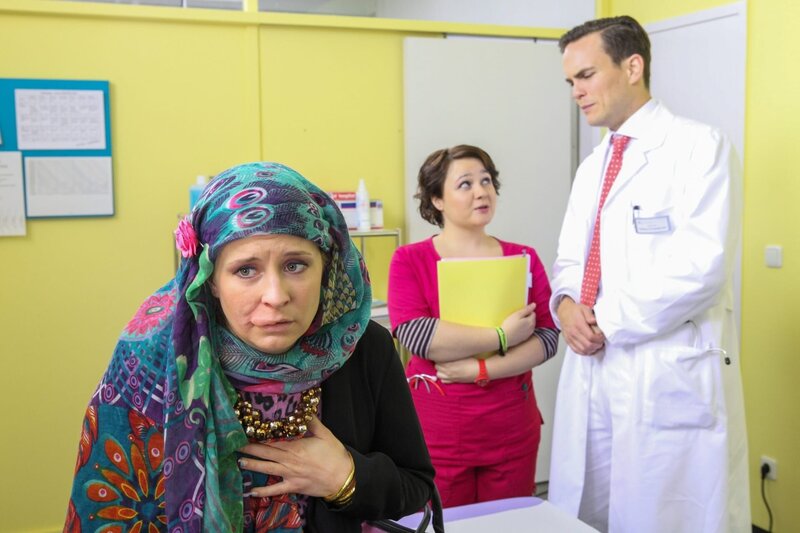 Nadine Weyer (Birte Hanusrichter), Talula Pfeifer (Carolin Walter) und Tobias Lewandowski (Eric Klotzsch). – Bild: ORF/​ZDF/​Frank Hempel