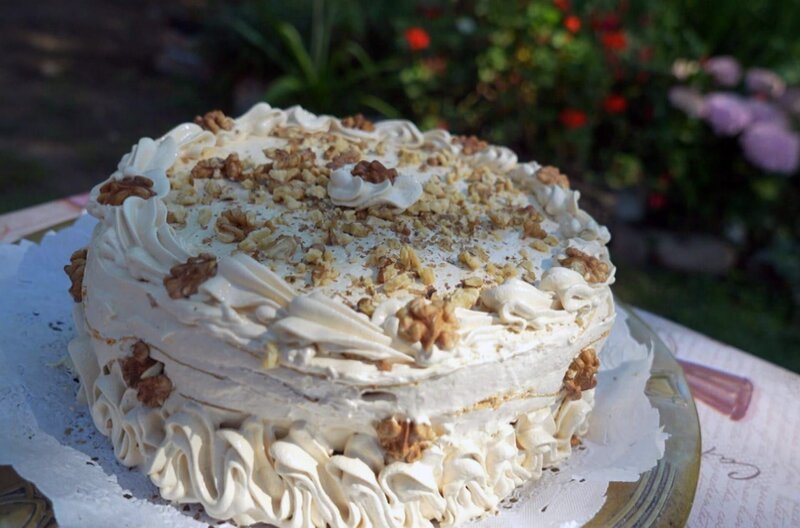 In Argentinien bereitet Liliana eine Nougat-Torte zu. – Bild: Elephant Doc