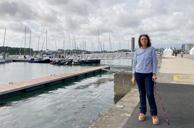 Céline Clavéri ist an Long-Covid erkrankt. – Bild: Chloé Domat