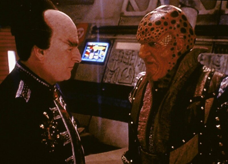 Londo Mollari (Peter Jurasik, li.) und G’Kar (Andreas Katsulas) führen wieder ein Streitgespräch. – Bild: PR7; ProSieben Media AG