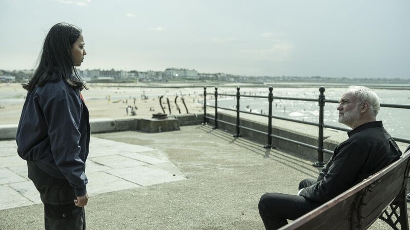 Pam (Anjana Vasa, Konstantin (Kim Bodnia) – Bild: Sid Gentle Films Limited. /​ Anika Molnar Lizenzbild frei