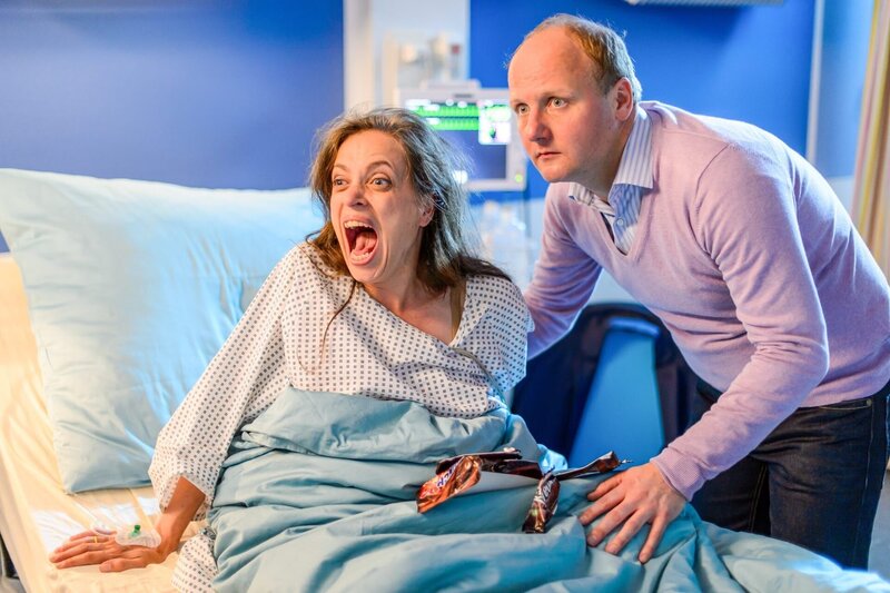 Karin Eigner (Anna Thalbach) und Wolfgang Eigner (Christian Hockenbrink). – Bild: ORF/​ZDF/​Willi Weber