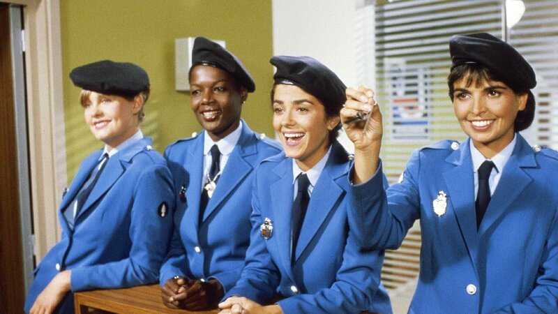 V.l.: Isabelle Leroy (Sophie Michaud), Yo Macumba (Nicaise Jean-Louis), Marianne Bonnet (Babeth Etienne), Christine Rocourt (Catherine Serre) – Bild: TVNOW