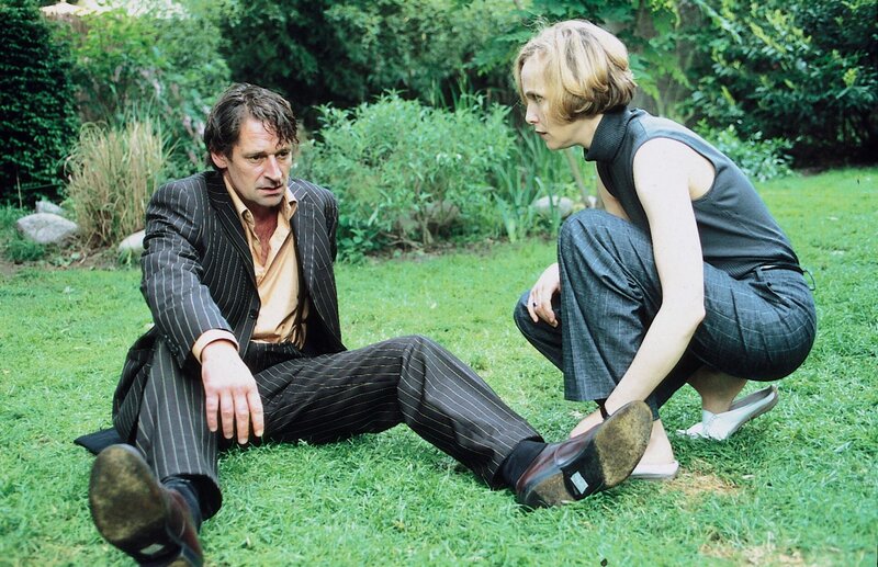 Marlene Gramann (Juliane Köhler, r.) sucht die Versöhnung mit ihrem Mann Alexander (Max Tidof, l.), der sich zu einer handgreiflichen Auseinandersetzung mit seinem Sohn hat hinreißen lassen. – Bild: ZDF