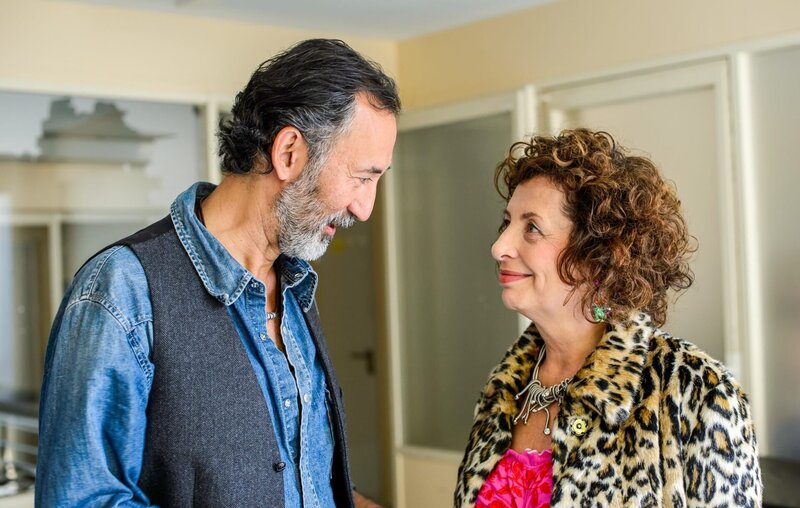 Safi Edemir (Ercan Durmaz) und Wanda Dewald (Teresa Harder). – Bild: ORF/​ZDF/​Willi Weber