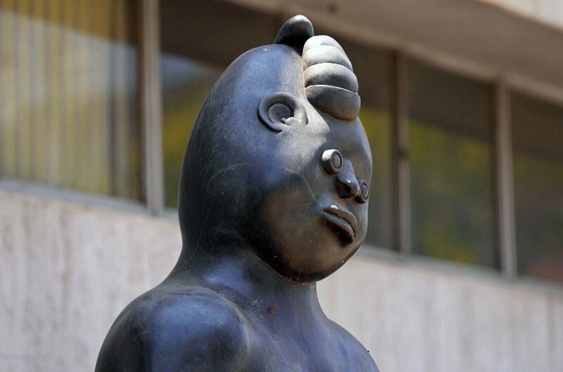 Die Shona sind die größte Volksgruppe Simbabwes und haben in den 1950er Jahren ihre Träume, Visionen und Mythen in Stein gemeißelt. Damit begründeten sie die neue Kunstform der Shona-Bildhauerei. – Bild: Elephant Doc