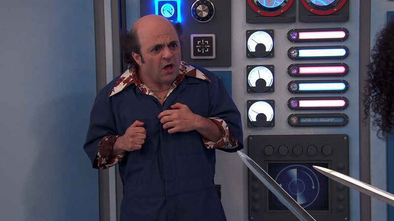 Schwoz (Michael D. Cohen) – Bild: ViacomCBS