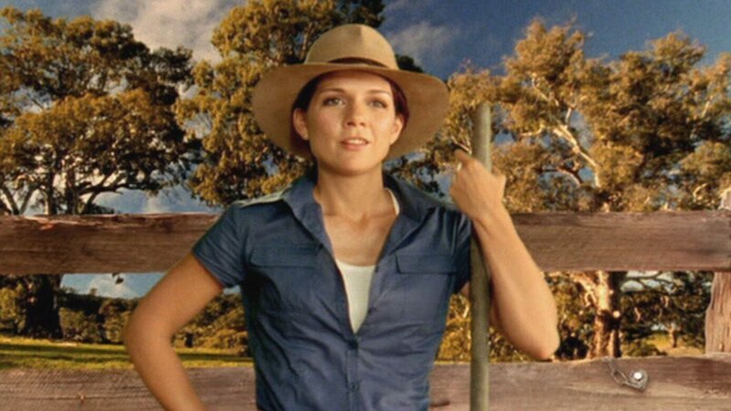 Das Familienessen mit Paco (Milos Vukovic, li.), Till (Ben Ruedinger, 2.v.li.), Irene (Petra Blossey, 2.v.re.), Anna und ihrem neuen Freund Ralle (Sascha Pederiva, re.) wird von Rolf (Stefan Franz, 3.v.li.) und Sina (Valea Katharina Scalabrino) gestört …  Die Verwendung des sendungsbezogenen Materials ist nur mit dem Hinweis und Verlinkung auf RTL+ gestattet. – Bild: RTL