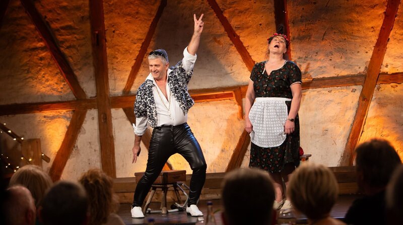 v.l.n.r: Marcus Neuweiler und Birgit Pfeiffer (Die Gscheidles) – Bild: SWR/​Sabine Stumpp