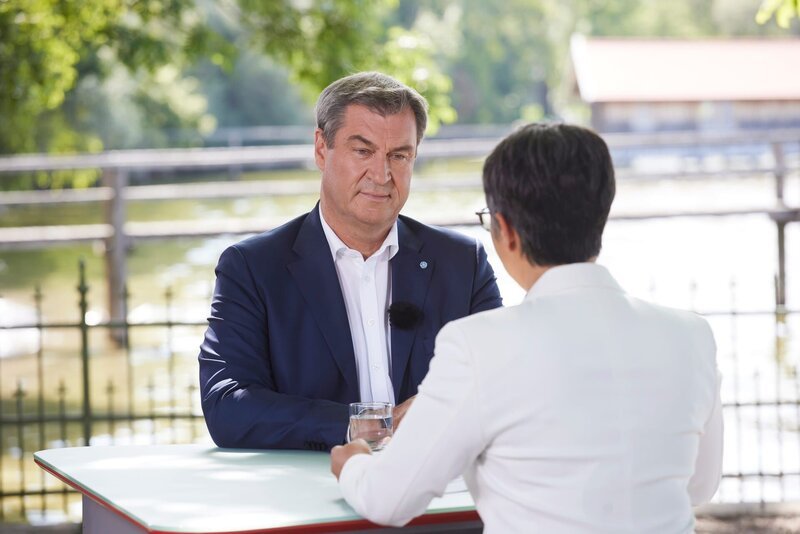 Markus Söder, Shakuntala Banerjee – Bild: ZDF und Sebastian Arlt