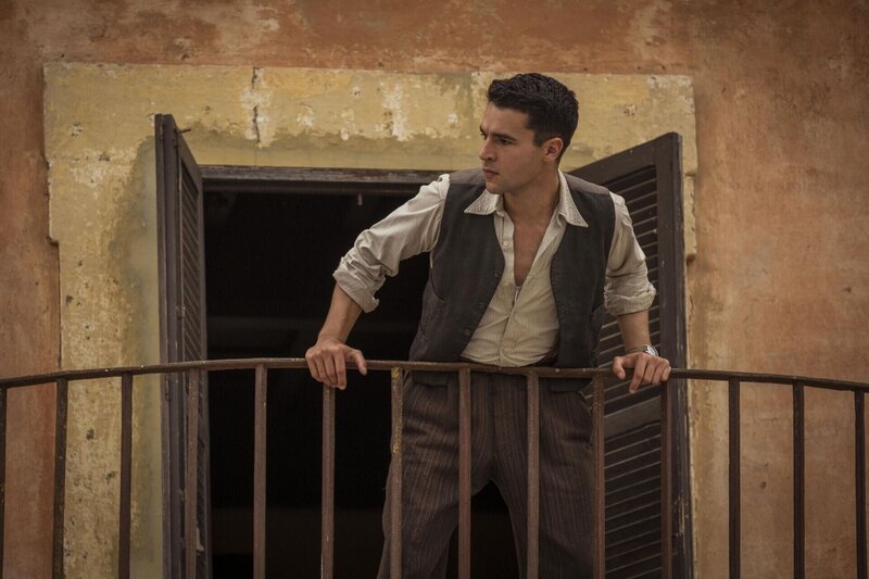 Yossarian (Christopher Abbott) – Bild: Hulu /​ Philippe Antonello