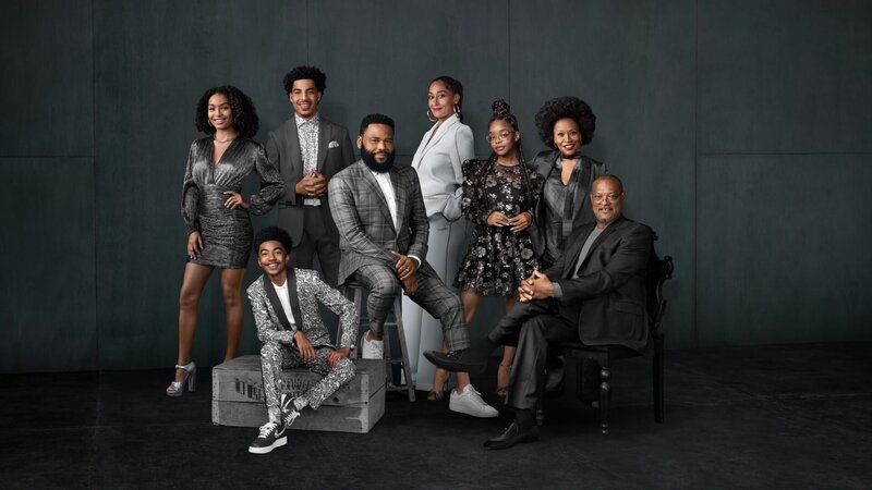 (v.li.): Yara Shahidi (Zoey Johnson), Miles Brown (Jack Johnson), Marcus Scribner (Andre ‚Junior‘ Johnson jr.), Anthony Anderson (Andre ‚Dre‘ Johnson), Tracee Ellis Ross (Rainbow ‚Bow‘ Johnson), Marsai Martin (Diane Johnson), Jenifer Lewis (Ruby), Laurence Fishburne (Pops). – Bild: ORF/​Disney/​ABC