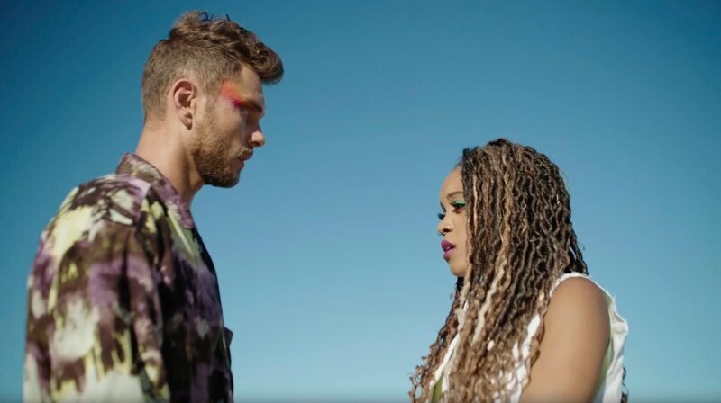 Hat das Zukunft? Justin (Richard Gau) und Nina (Amara Okereke). – Bild: SWR/​Both Worlds Produktion /​ SWR Presse/​Bildkommunikation