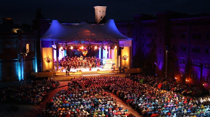 Die Alte Ölmühle Wittenberge verwandelt sich in ein zauberhaftes Festspielareal. – Bild: rbb/​prignitzliebe/​Anja Möller