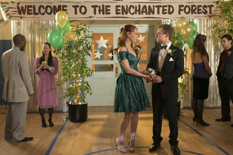 Brea Bee (Sadie Stanley, mitte l.), Adam Goldberg (Sean Giambrone, mitte r.) – Bild: 2020, 2021 Sony Pictures Entertainment. All Rights Reserved. /​ Temma Hankin Lizenzbild frei