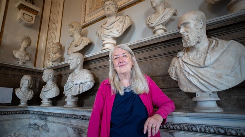 Historikerin Mary Beard +++ Die Verwendung des sendungsbezogenen Materials ist nur mit dem Hinweis und Verlinkung auf RTL+ gestattet. +++ – Bild: RTL /​ Lion Television /​ Russell Barnes
