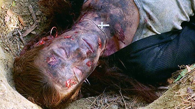 Eine gewisse Isabel Haley (Letitia Hannan) ist ermordet aufgefunden worden. Angeblich konnte sie Wunder vollbringen und hat sogar einen toten Jungen wieder zum Leben erweckt. – Bild: RTL /​ NBC Universal.