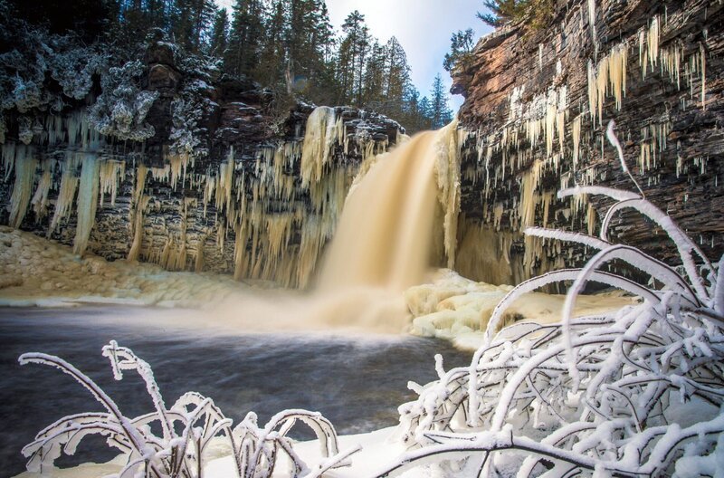 Der Winter verwandelt die Landschaften rund um die Großen Seen Nordamerikas in eisige Wunderwelten. – Bild: Damien Gilbert