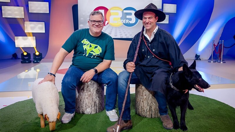 Der schüchterne Reporter Clark Kent (Christopher Reeve) verwandelt sich bei Gefahr blitzschnell in Superman … – Bild: MPP