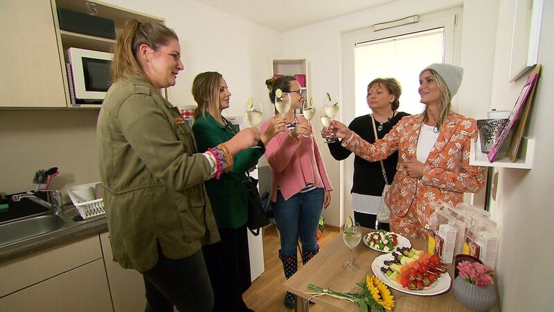 V.l.: Kandidatin Juliana, Jasmine, Christin, Angela und Tamara – Bild: Die Verwendung des Materials der Mediengruppe RTL ist nur zur redaktionellen Berichterstattung im Zusammenhang mit der Sendung u Foto: TVNOW /​ Constantin Ent.