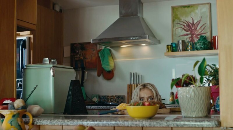 Michaela (Carmen Pretorius) will ihrem Vater lieber nicht begegnen … – Bild: SWR/​Both Worlds Produktion