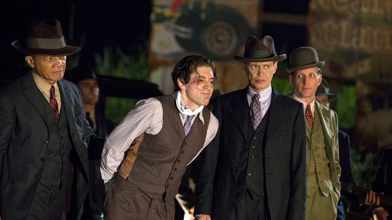 Paul Calderon (Arquimedes), Michael Zegen (Benny Siegel), Steve Buscemi, Paul Sparks (Mickey Doyle) – Bild: PLURIMEDIA (Home Box Office (HBO))