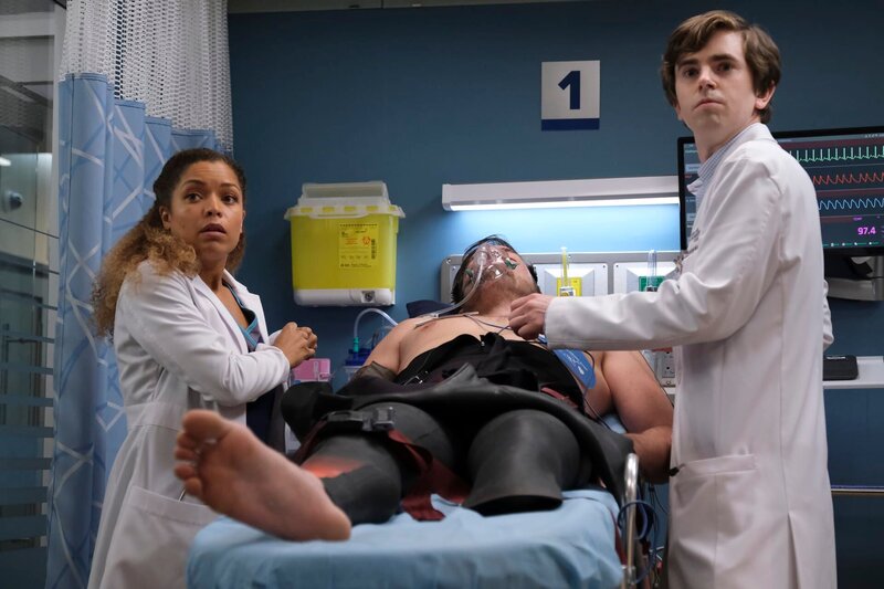 Dr. Shaun Murphy (Freddie Highmore, r.) – Bild: CH Media