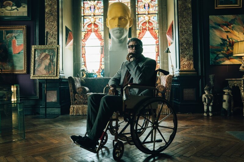 Kunstsammler Dalembert (Guillaume de Tonquédec) ist verärgert über die Aktionen der „Cat’s Eyes“. – Bild: ZDF und caroline dubois