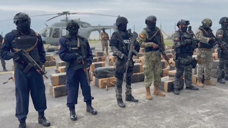 Über den Hafen von Guayaquil verschiffen Drogenkartelle Kokain nach Übersee – meist versteckt in Bananenkartons. – Bild: ZDF