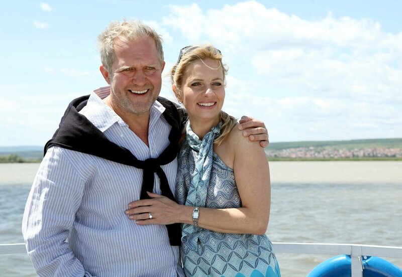 Thomas Stickler (Harald Krassnitzer),Claudia Plattner ( Susanne Michel) – Bild: PLURIMEDIA (ARD /​ ORF)