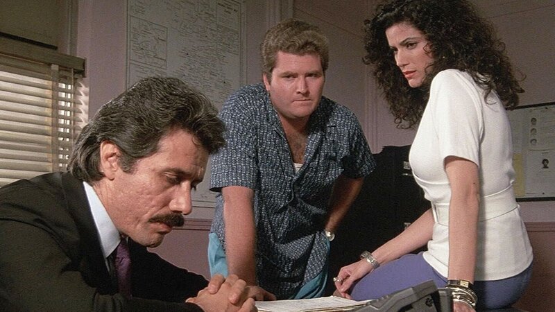 Eine Patrone aus einer Automatikwaffe führt den Ermittler Gil Grissom (William Petersen) auf die richtige Fährte. – Bild: Foto RTL